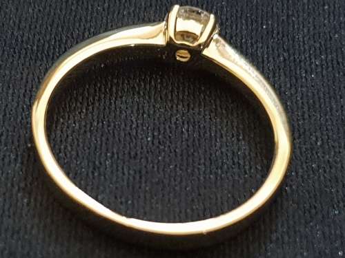 OOH SO SO Cute!! Genuine 18ct gold andSolitaire Diamond Ring