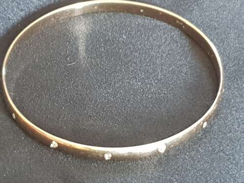WOW stunning 9ct gold with 13x Real diamonds Bangle