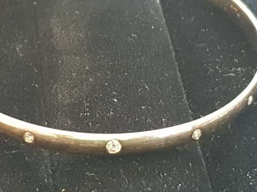 WOW stunning 9ct gold with 13x Real diamonds Bangle