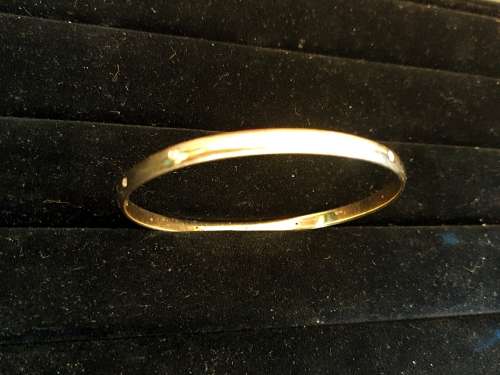 WOW stunning 9ct gold with 13x Real diamonds Bangle