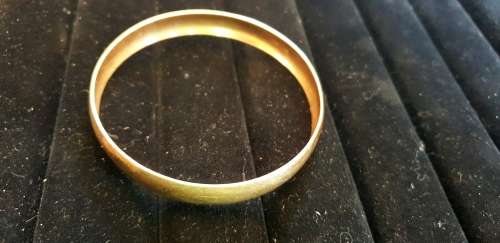 9ct solid gold bangle NWJ 10mm width