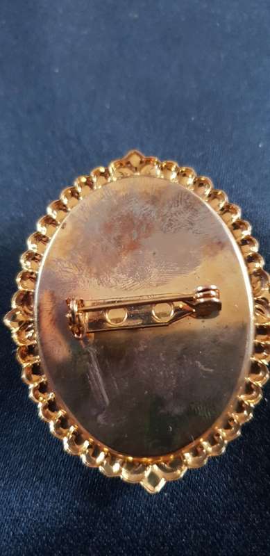 Fashion jewellery black cameo brooch