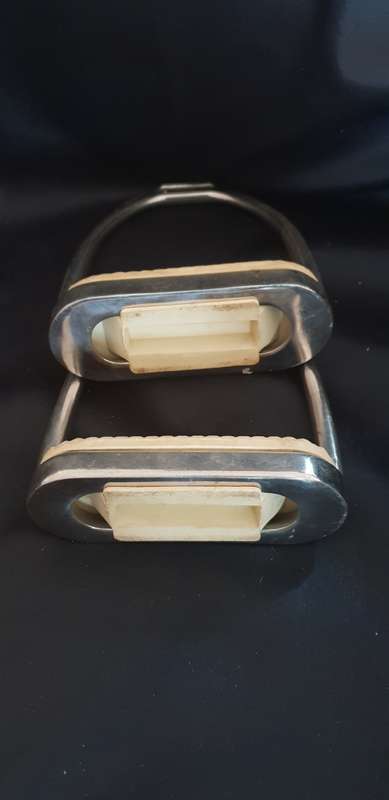 Set of Stainless steel Horse riding stirrup with non slip pads