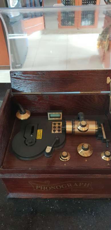 Phonograph vintage looking AM/FM/CD mini Hi-Fi system