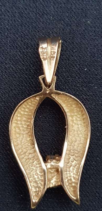 Stunning 14ct solid genuine gold pendant with 2x natural diamonds