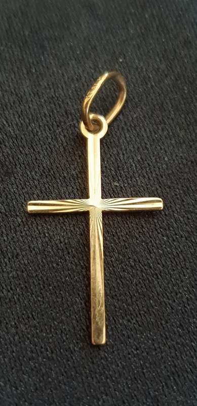 small 9ct gold cross pendant