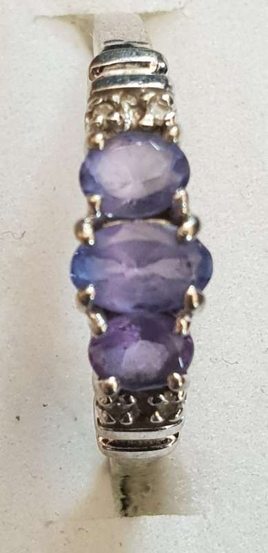 9ct white gold & Tanzanite ring- 0.74 carats
