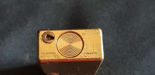 Dunhill Rollagas Gold plated Barley pattern lighter with malachite inset in the lid