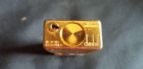 Dunhill Rollagas Gold plated Barley pattern lighter with malachite inset in the lid