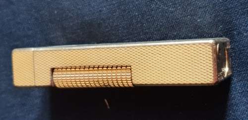 Dunhill Rollagas Gold plated Barley pattern lighter with malachite inset in the lid