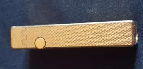 Dunhill Rollagas Gold plated Barley pattern lighter with malachite inset in the lid