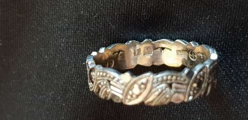 18ct White gold made in South Africa hallmarked ring