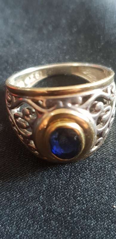 9ct gold and silver ring with blue saphire