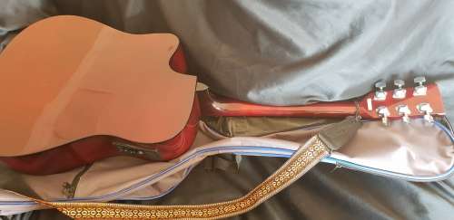 Oakland Acoustic electric guitar with bag