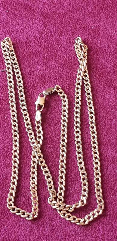 9ct Solid fairly heavy Gold Chain