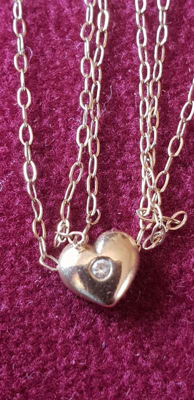 9ct fine gold chain with heart pendant