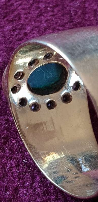 18CT SOLID GOLD AND EMERALD AND DIAMOND ENGAGEMENT RING