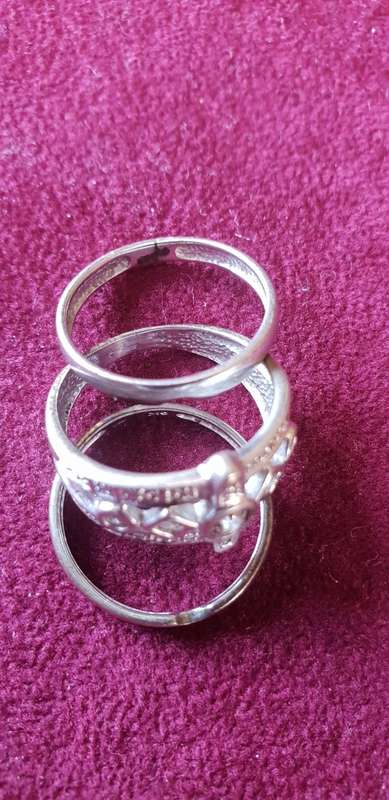 STUNNING 9CT WHITE GOLD ENGAGEMENT CLUSTER NATURAL DIAMOND RING