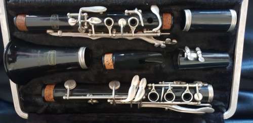 Bundy by Selmar resonite clarinet in hard case