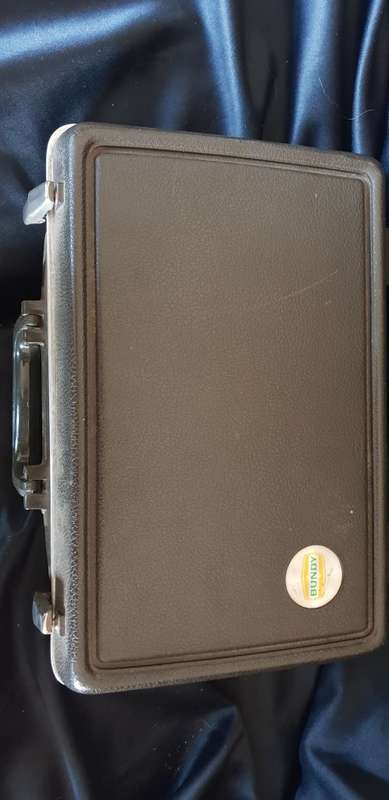 Bundy by Selmar resonite clarinet in hard case