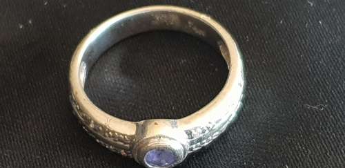Ring 9ct white gold diamonds and tanzanite