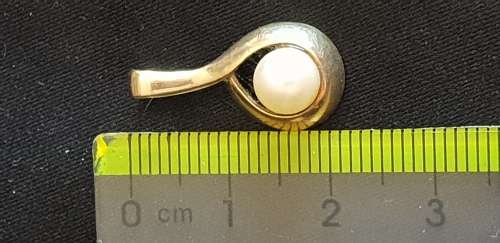 9ct gold &pearl pendant