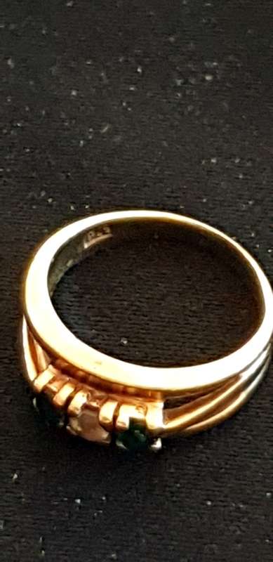 9ct yellow gold and synthetic emerald and C.Z ring