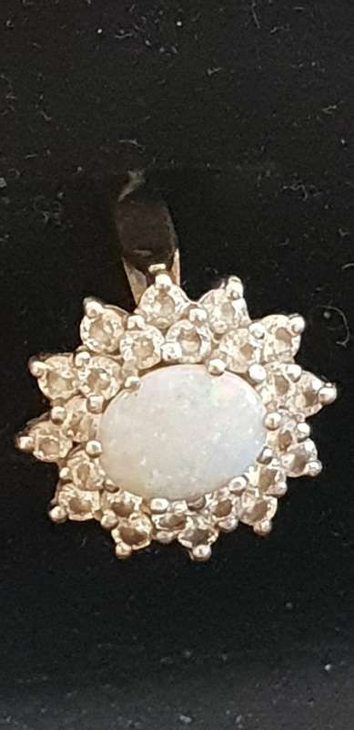9ct gold hallmarked-Birmingham mother of pearl ring