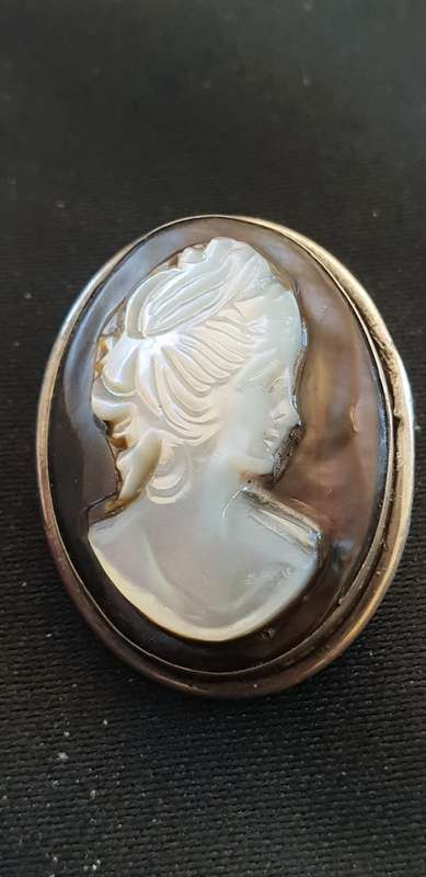 Vintage/antique Sterling silver cameo brooch/pendant