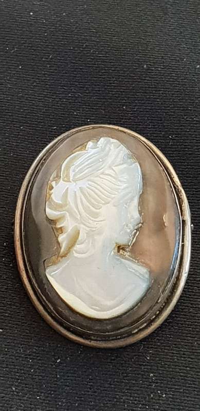 Vintage/antique Sterling silver cameo brooch/pendant