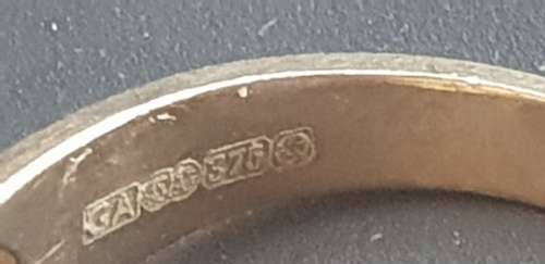 Stunning hallmarked 9CT gold and diamond lions head ring-Sheffield England