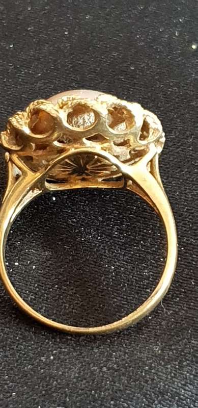 Vintage 9ct gold twisted rope design and Genuine Mabe pearl ring