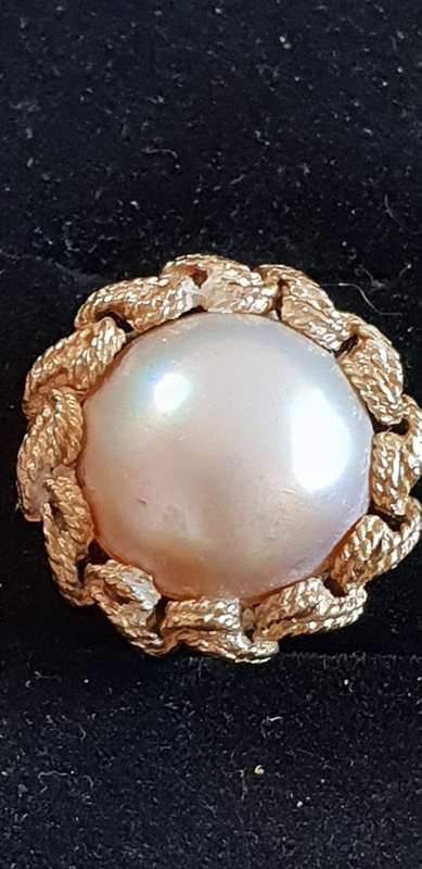Vintage 9ct gold twisted rope design and Genuine Mabe pearl ring