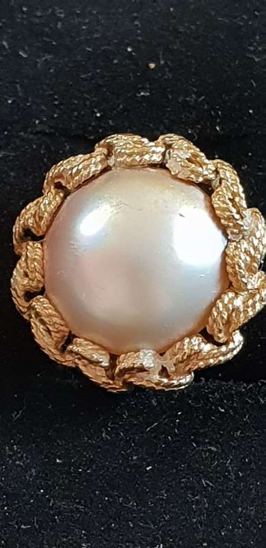 Vintage 9ct gold twisted rope design and Genuine Mabe pearl ring