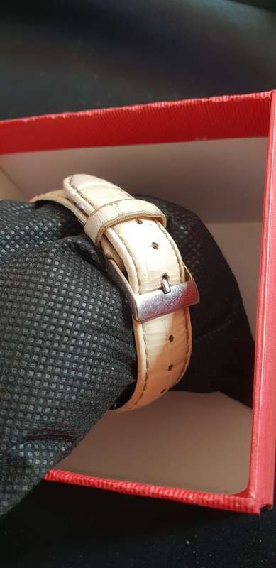 Guess ladies glitter white watch with cow hide leather white strap