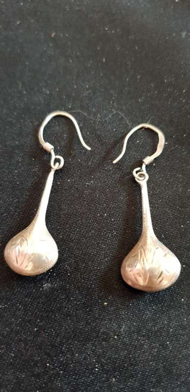Sterling silver drop/dangle earring set with pattern