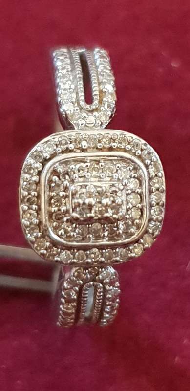 Stunning 9CT white gold and 60x Genuine Diamonds engagement ring
