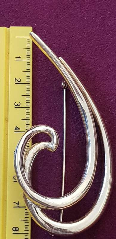 Costume jewellery large swirly brooch