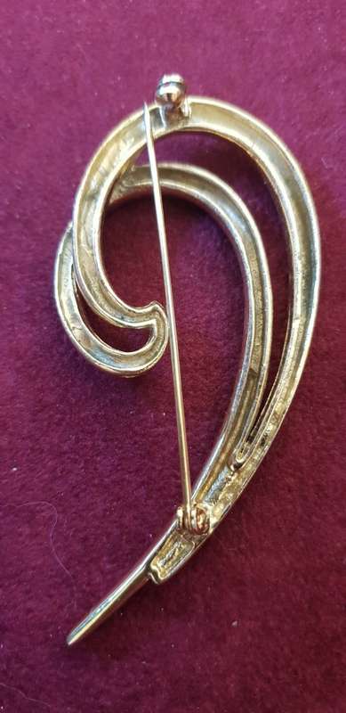 Costume jewellery large swirly brooch