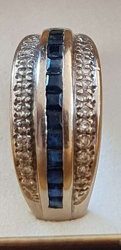 18ct white gold with diamonds and blue saphires ring