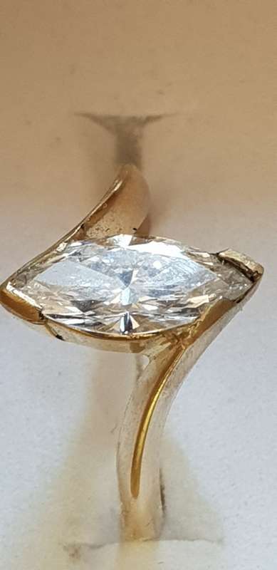Genuine 0.744 VVS Marquise Diamond ring set in 14ct yellow gold