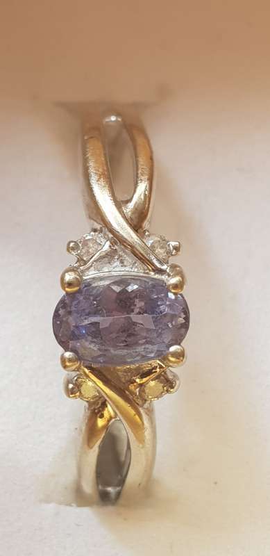 9ct gold with Tanzanite and diamond ring