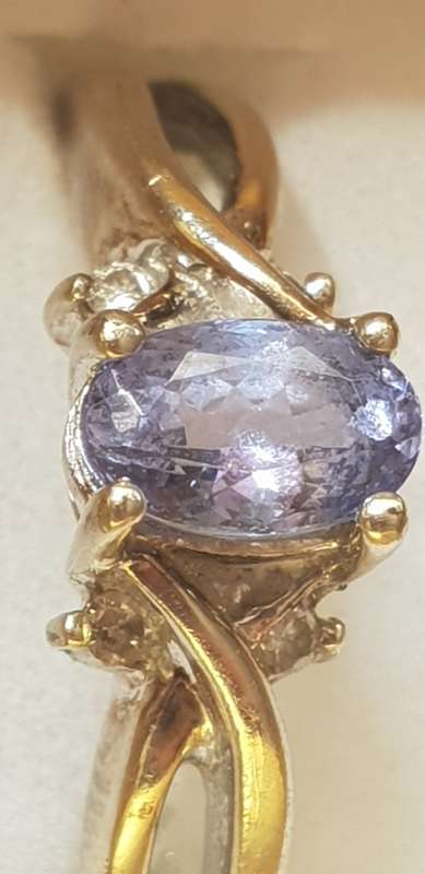 9ct gold with Tanzanite and diamond ring