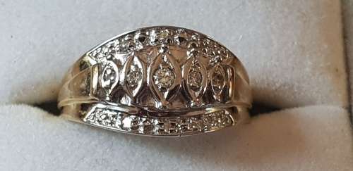 Amazing 9ct yellow and white  gold and genuine diamonds ring