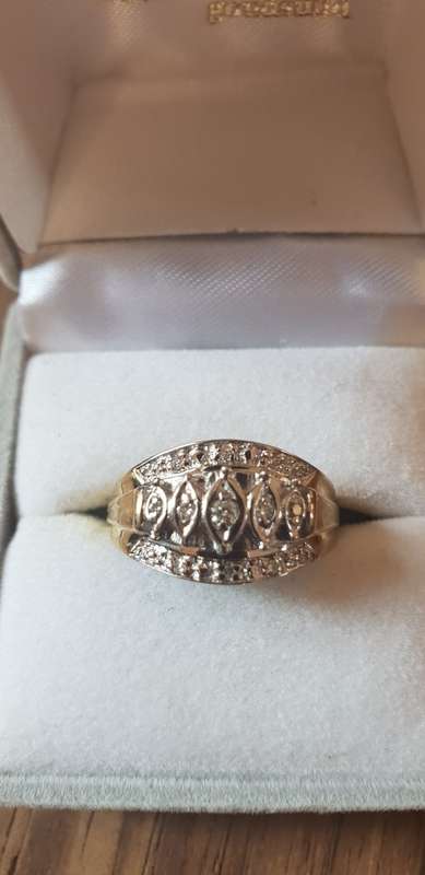 Amazing 9ct yellow and white  gold and genuine diamonds ring