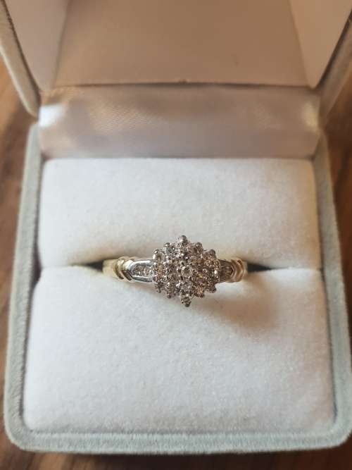 OOH so Stunning! 9ct yellow gold and 23x genuine diamond ring