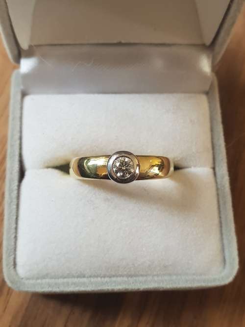 18ct yellow and white gold tube set  solitaire 0.34 carat diamond ring
