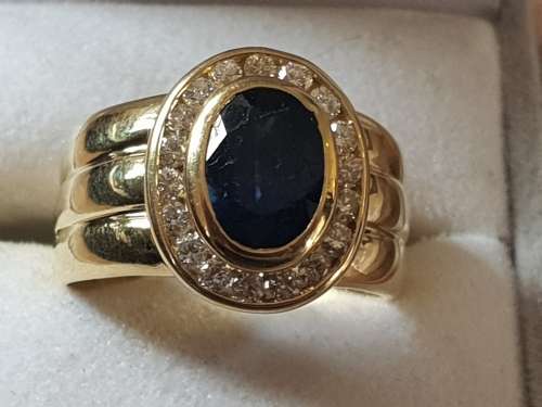 Genuine Natural Saphire and natural Diamond 18ct gold ring of approx 2.8 carat