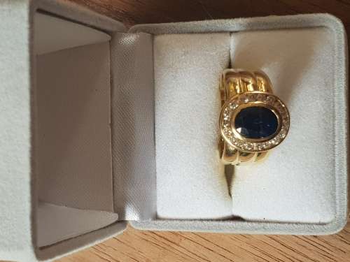Genuine Natural Saphire and natural Diamond 18ct gold ring of approx 2.8 carat