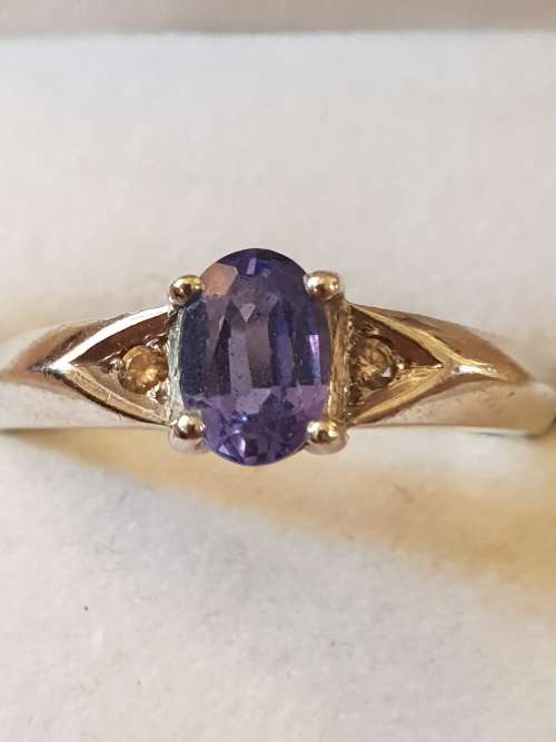 18ct White gold with large approx .75 carat Tanzanite solitaire ring with 2 diamonds each side